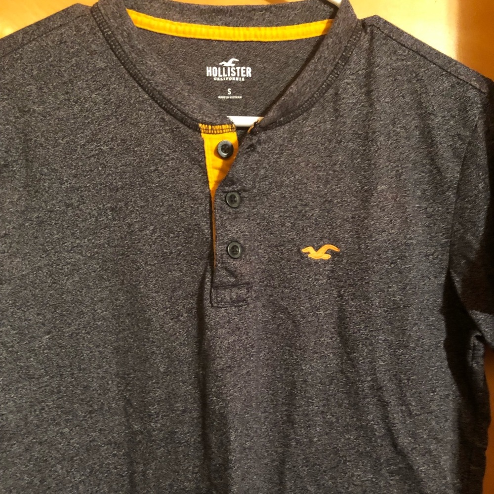 Hollister Henley short sleeve